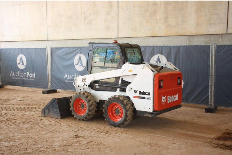Bobcat S550 - اللودر بعجل: صورة 3 Bobcat S550 - اللودر بعجل: صورة 3