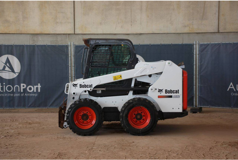 Bobcat S550 - اللودر بعجل: صورة 2 Bobcat S550 - اللودر بعجل: صورة 2
