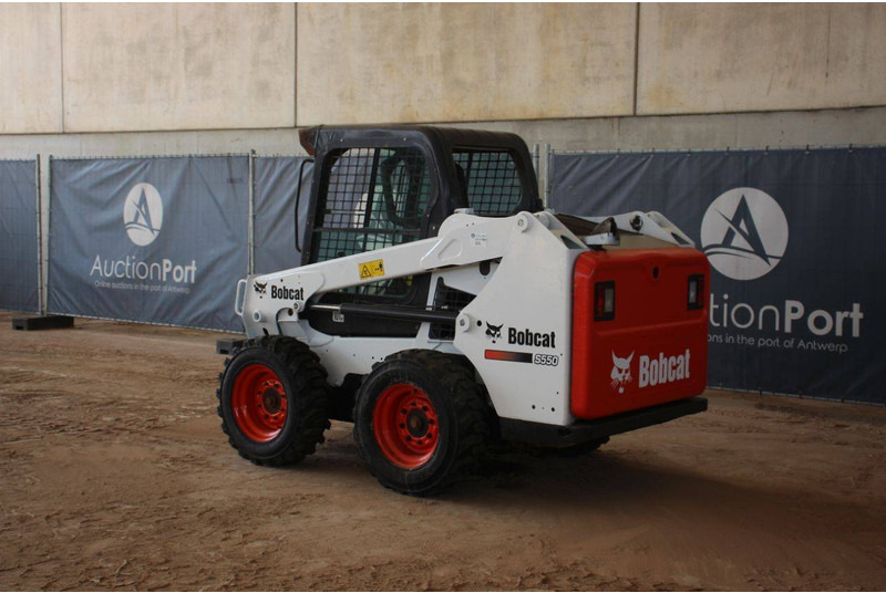 Bobcat S550 - اللودر بعجل: صورة 3 Bobcat S550 - اللودر بعجل: صورة 3