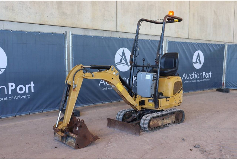 حفار صغير Caterpillar 300.9D: صورة 8