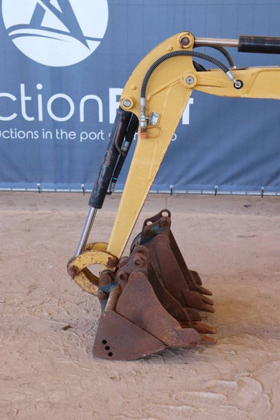 حفار صغير Caterpillar 300.9D: صورة 10