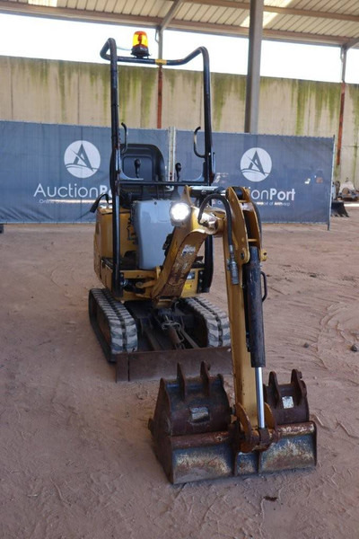 حفار صغير Caterpillar 300.9D: صورة 6