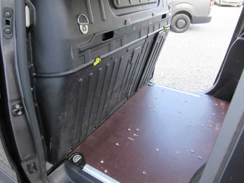 فان Citroën Berlingo BlueHDi Automatic: صورة 18