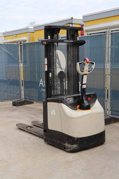 Crown - آلة تكديس: صورة 4 Crown - آلة تكديس: صورة 4