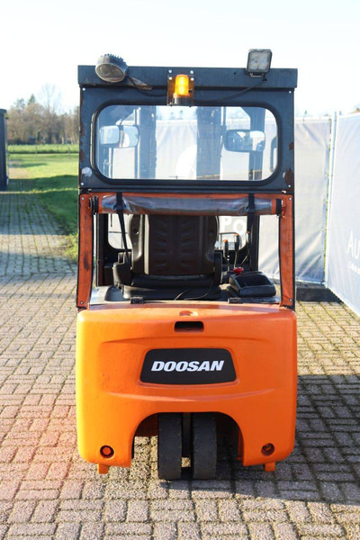 Doosan B15T-5 - رافعة شوكية كهربائية: صورة 5 Doosan B15T-5 - رافعة شوكية كهربائية: صورة 5