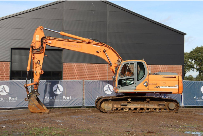 Doosan DX225LC - حفار زاحف: صورة 1 Doosan DX225LC - حفار زاحف: صورة 1