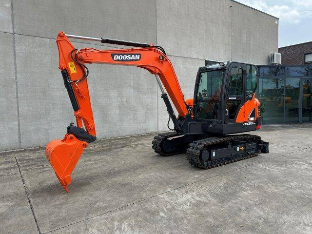 Doosan DX55-9C - حفار زاحف: صورة 1 Doosan DX55-9C - حفار زاحف: صورة 1
