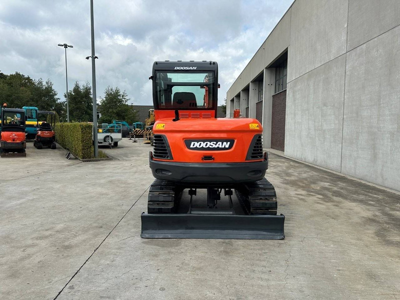 Doosan DX60 - حفار زاحف: صورة 5 Doosan DX60 - حفار زاحف: صورة 5