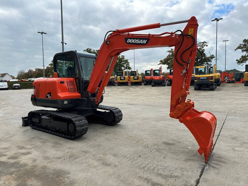 Doosan DX60 - حفار زاحف: صورة 3 Doosan DX60 - حفار زاحف: صورة 3
