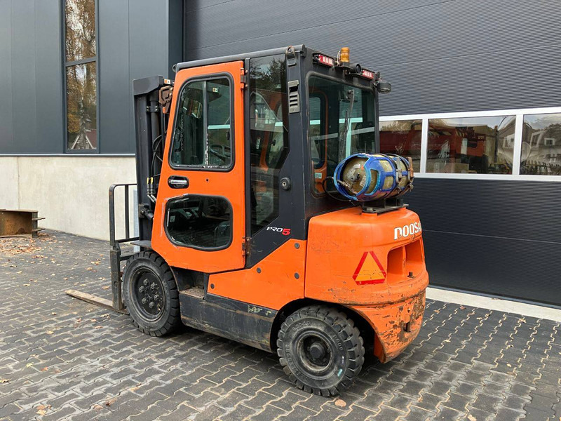 Doosan G25E-5 - رافعة شوكية تعمل بالغاز: صورة 3 Doosan G25E-5 - رافعة شوكية تعمل بالغاز: صورة 3