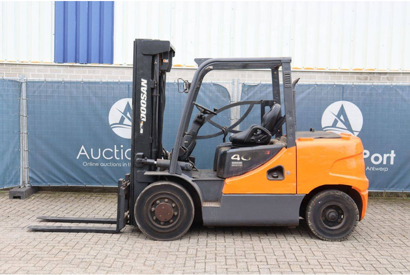 Doosan - رافعة شوكية ديزل: صورة 2 Doosan - رافعة شوكية ديزل: صورة 2