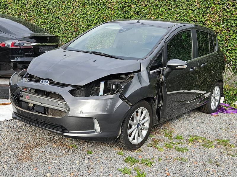 Ford B-Max 1.6 Ti-VCT Powershift - سيدان: صورة 1 Ford B-Max 1.6 Ti-VCT Powershift - سيدان: صورة 1