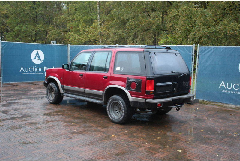 Ford Explorer - سيارة دفع رباعي: صورة 3 Ford Explorer - سيارة دفع رباعي: صورة 3