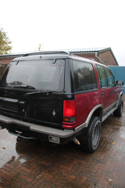 Ford Explorer - سيارة دفع رباعي: صورة 5 Ford Explorer - سيارة دفع رباعي: صورة 5