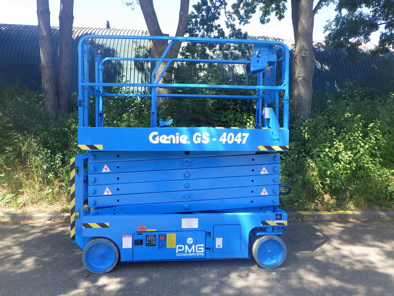 Genie GS-4047 - مرفاع مقصي: صورة 1 Genie GS-4047 - مرفاع مقصي: صورة 1