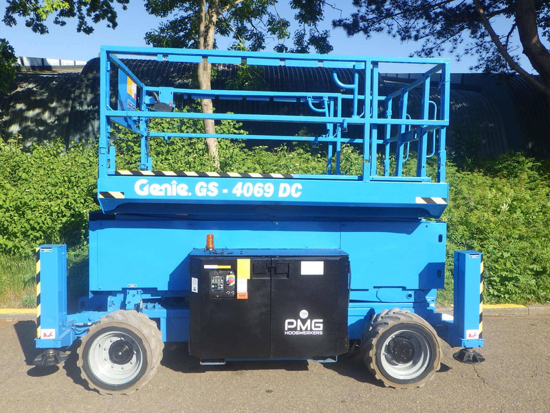 Genie GS-4069DC - مرفاع مقصي: صورة 1 Genie GS-4069DC - مرفاع مقصي: صورة 1
