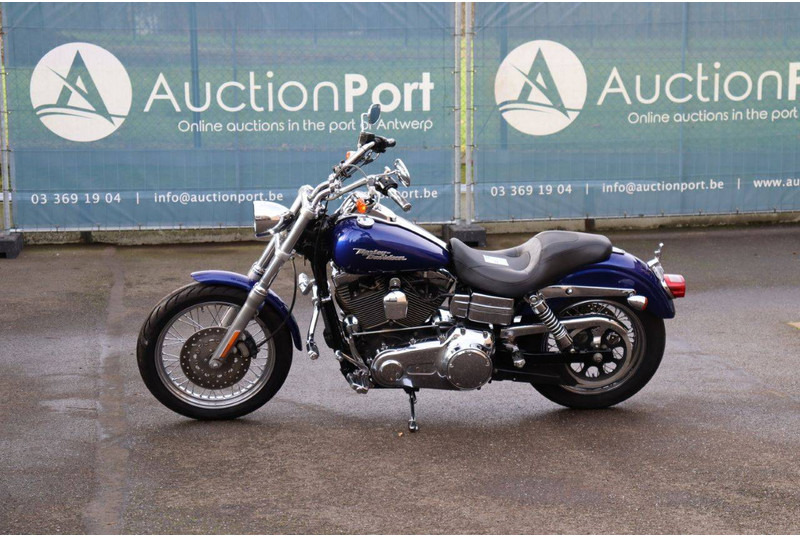 Harley-Davidson Dyna Street Bob - دراجة نارية: صورة 1 Harley-Davidson Dyna Street Bob - دراجة نارية: صورة 1