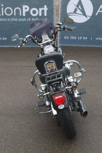 Harley-Davidson Dyna Super Glide Custom - دراجة نارية: صورة 5 Harley-Davidson Dyna Super Glide Custom - دراجة نارية: صورة 5