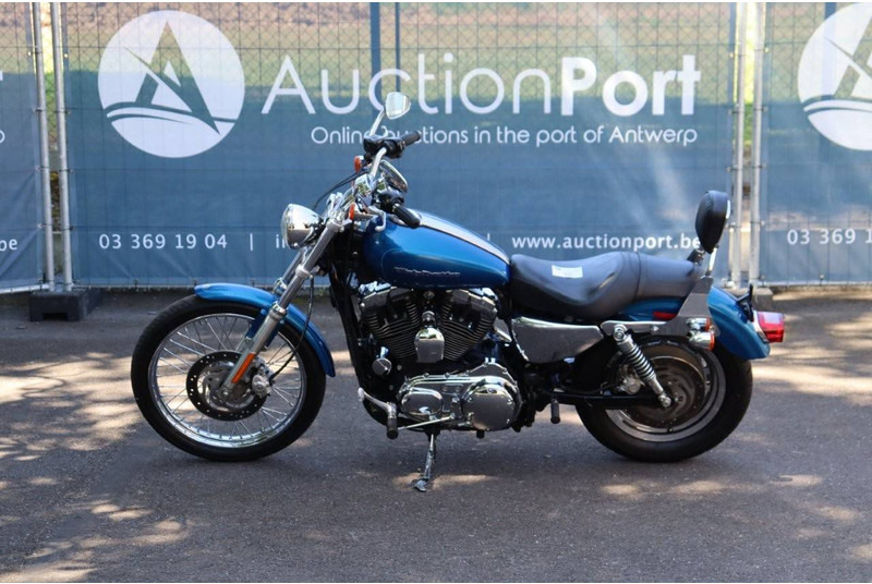 Harley-Davidson Sporster XL1200 Custom - دراجة نارية: صورة 2 Harley-Davidson Sporster XL1200 Custom - دراجة نارية: صورة 2