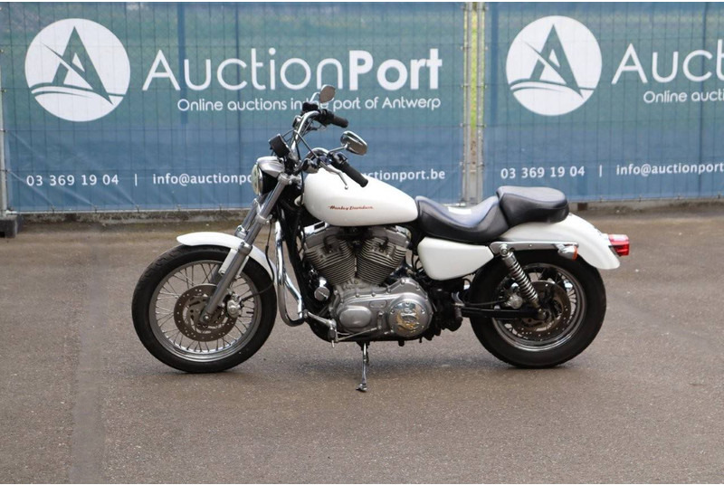 Harley-Davidson Sporster XL883 - دراجة نارية: صورة 1 Harley-Davidson Sporster XL883 - دراجة نارية: صورة 1