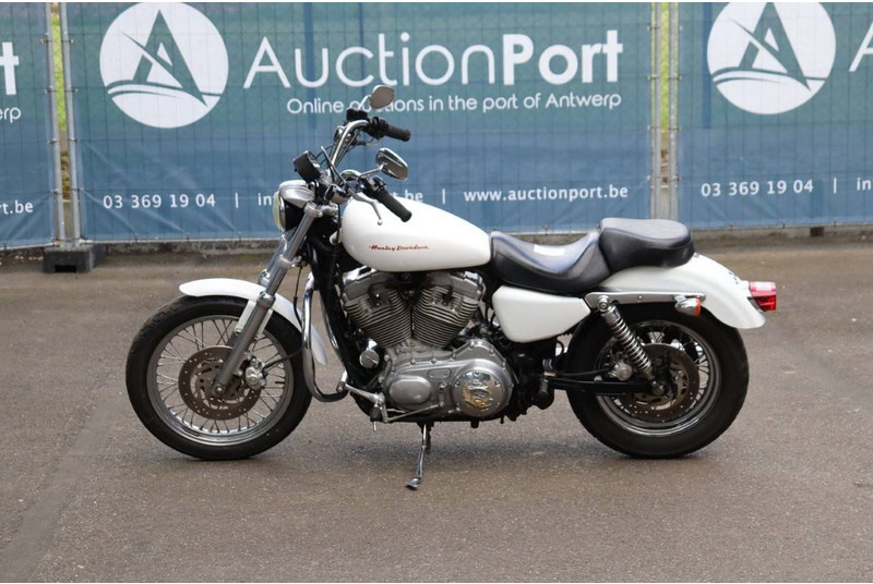 Harley-Davidson Sporster XL883 - دراجة نارية: صورة 2 Harley-Davidson Sporster XL883 - دراجة نارية: صورة 2