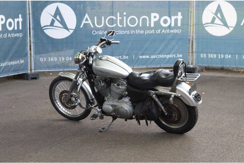 Harley-Davidson Sportster XL 883 - دراجة نارية: صورة 3 Harley-Davidson Sportster XL 883 - دراجة نارية: صورة 3