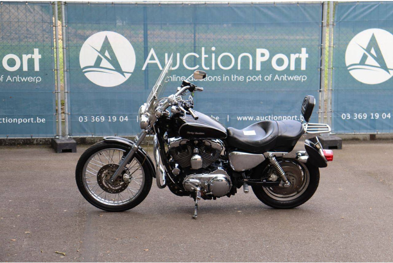Harley-Davidson Sportster XL1200 Custom - دراجة نارية: صورة 1 Harley-Davidson Sportster XL1200 Custom - دراجة نارية: صورة 1