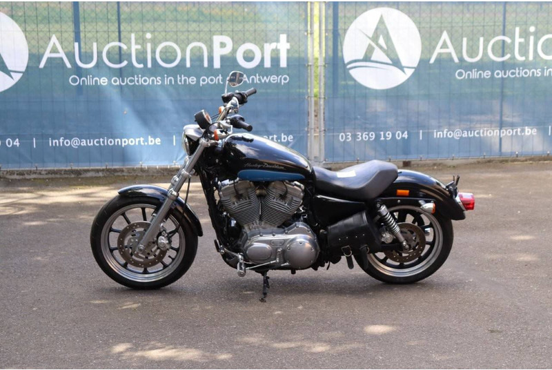 Harley-Davidson Sportster XL883 - دراجة نارية: صورة 1 Harley-Davidson Sportster XL883 - دراجة نارية: صورة 1