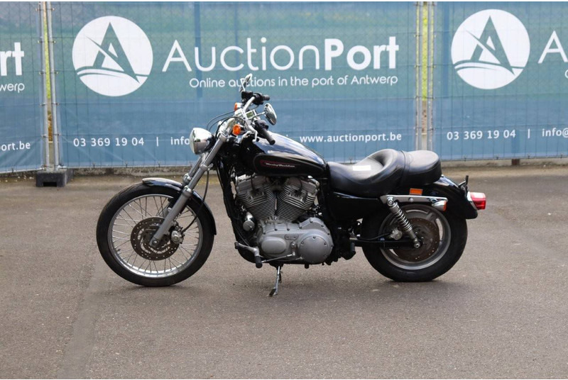 Harley-Davidson Sportster XL883 - دراجة نارية: صورة 1 Harley-Davidson Sportster XL883 - دراجة نارية: صورة 1