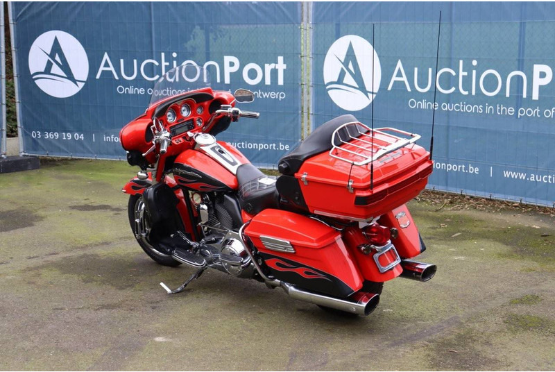 Harley-Davidson Ultra Glide CVO - دراجة نارية: صورة 4 Harley-Davidson Ultra Glide CVO - دراجة نارية: صورة 4