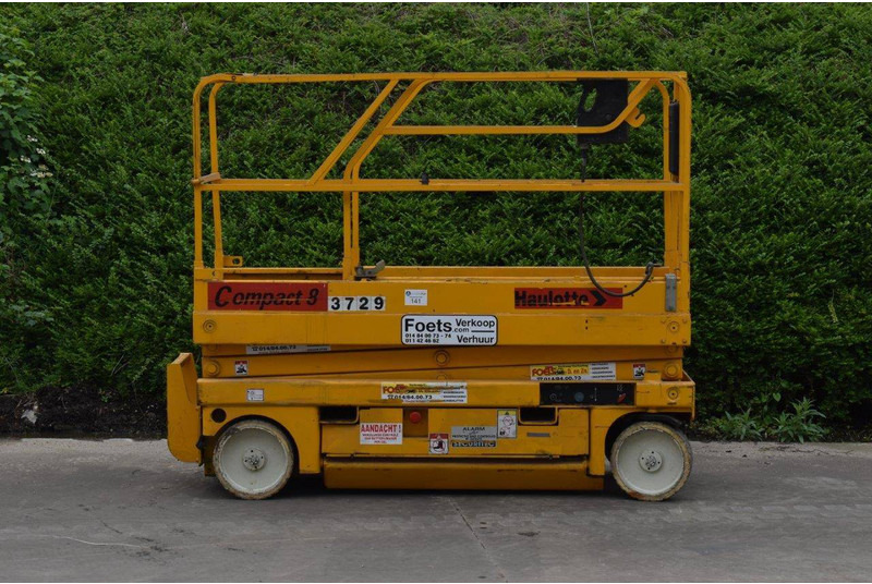 Haulotte Compact 8 - مرفاع مقصي: صورة 1 Haulotte Compact 8 - مرفاع مقصي: صورة 1