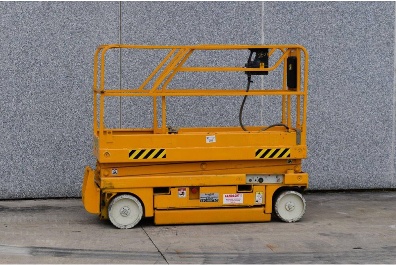 Haulotte Compact 8 - مرفاع مقصي: صورة 1 Haulotte Compact 8 - مرفاع مقصي: صورة 1
