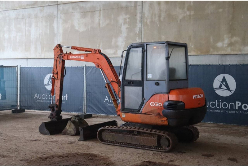 Hitachi EX30-2 - حفار زاحف: صورة 3 Hitachi EX30-2 - حفار زاحف: صورة 3