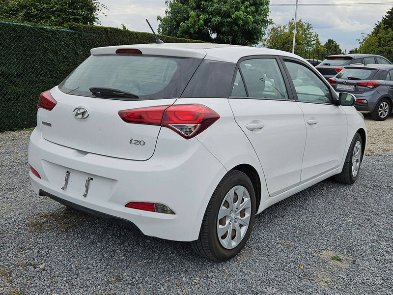 Hyundai i20 1.2 - سيدان: صورة 2 Hyundai i20 1.2 - سيدان: صورة 2