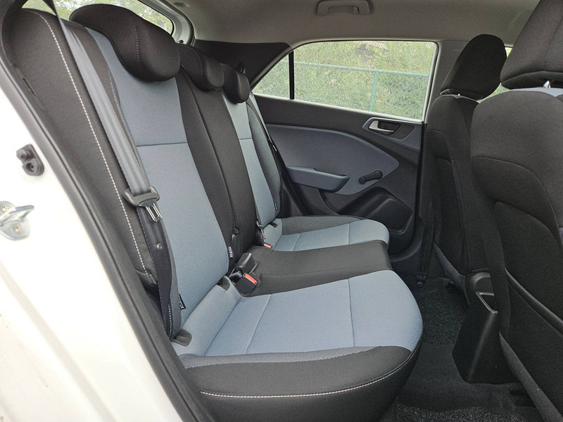 Hyundai i20 1.2 - سيدان: صورة 5 Hyundai i20 1.2 - سيدان: صورة 5