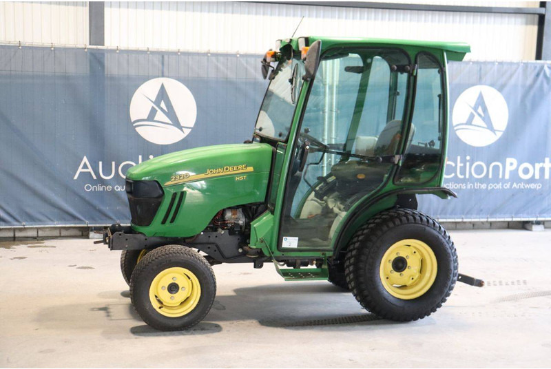 John Deere 2320 - جرار: صورة 1 John Deere 2320 - جرار: صورة 1