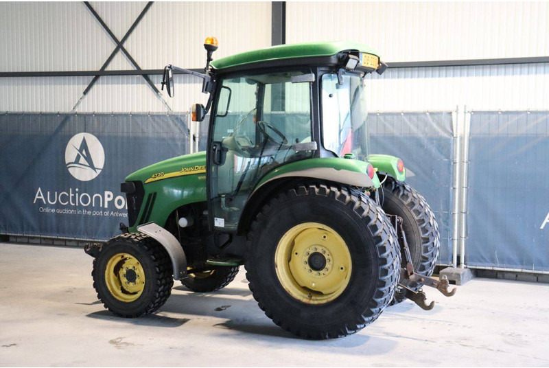 John Deere 4720 - جرار: صورة 3 John Deere 4720 - جرار: صورة 3