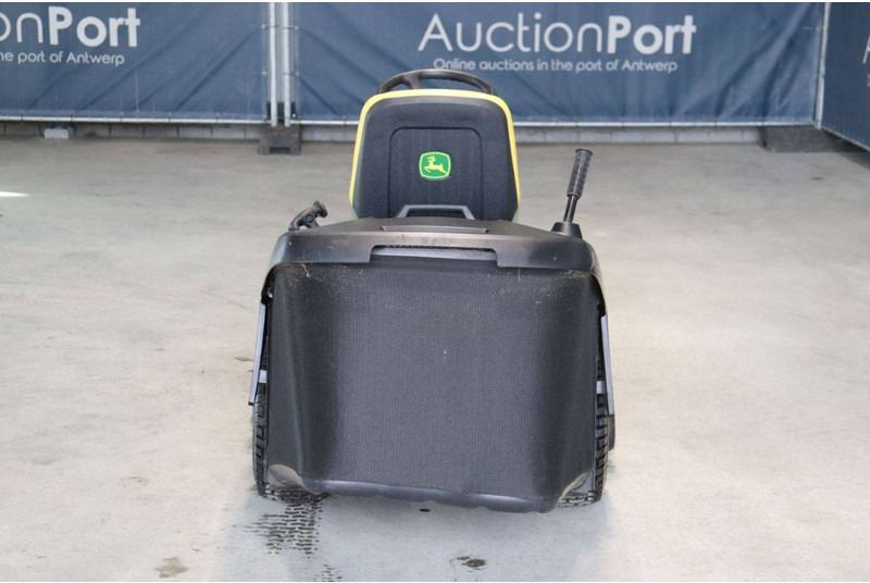 John Deere X166R - جزازة عشب الحدائق: صورة 4 John Deere X166R - جزازة عشب الحدائق: صورة 4