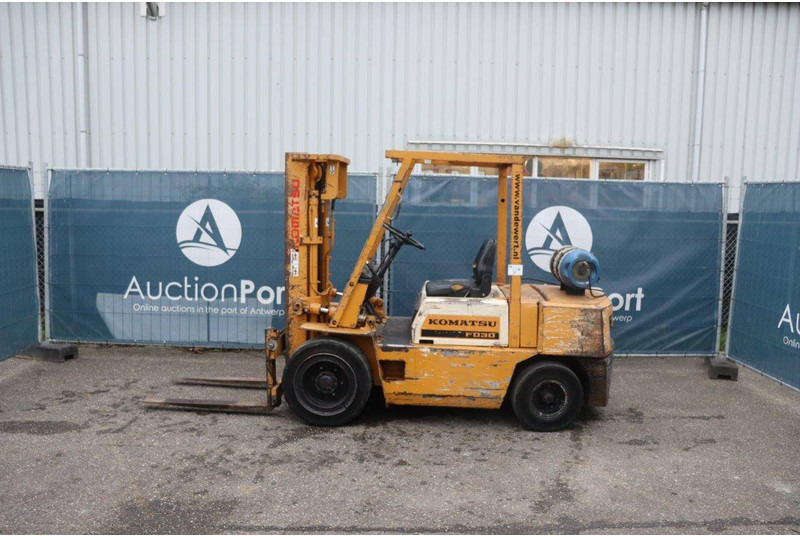 Komatsu FG30-8 - رافعة شوكية تعمل بالغاز: صورة 2 Komatsu FG30-8 - رافعة شوكية تعمل بالغاز: صورة 2
