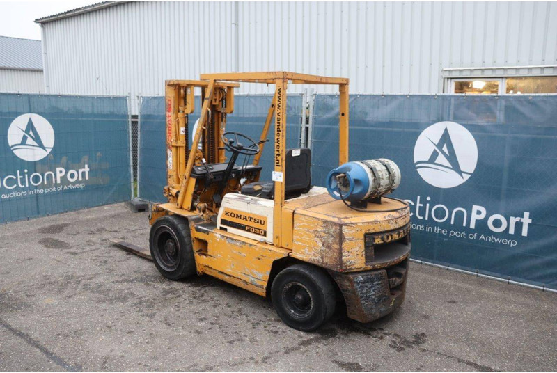 Komatsu FG30-8 - رافعة شوكية تعمل بالغاز: صورة 3 Komatsu FG30-8 - رافعة شوكية تعمل بالغاز: صورة 3
