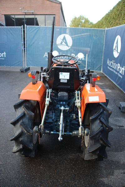 Kubota B1500DT - جرار: صورة 4 Kubota B1500DT - جرار: صورة 4