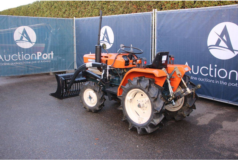 Kubota B1500DT - جرار: صورة 3 Kubota B1500DT - جرار: صورة 3