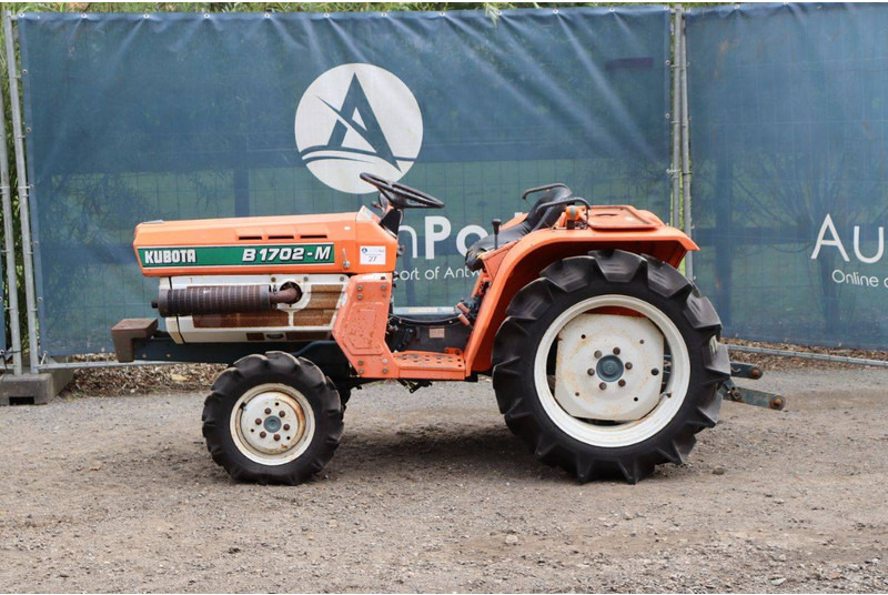Kubota B1702-M - جرار: صورة 2 Kubota B1702-M - جرار: صورة 2