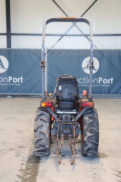 Kubota B2420 - جرار: صورة 5 Kubota B2420 - جرار: صورة 5