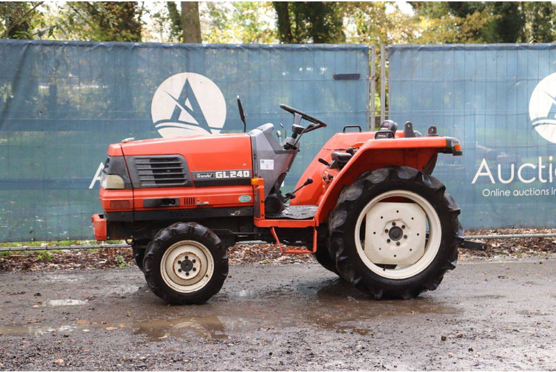 Kubota GL240 - جرار: صورة 1 Kubota GL240 - جرار: صورة 1