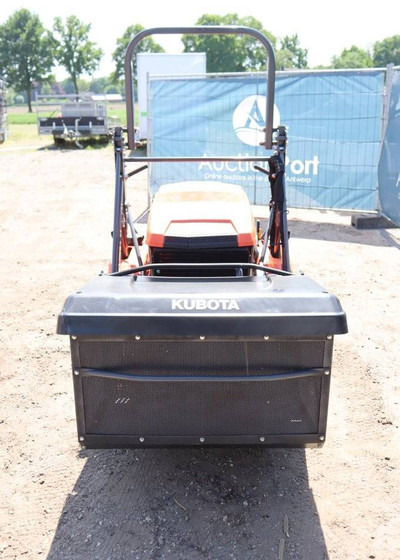Kubota GZD15-II - جزازة عشب الحدائق: صورة 4 Kubota GZD15-II - جزازة عشب الحدائق: صورة 4