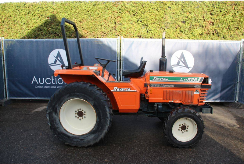 Kubota Sunshine L1-R26 Reverser - جرار: صورة 2 Kubota Sunshine L1-R26 Reverser - جرار: صورة 2