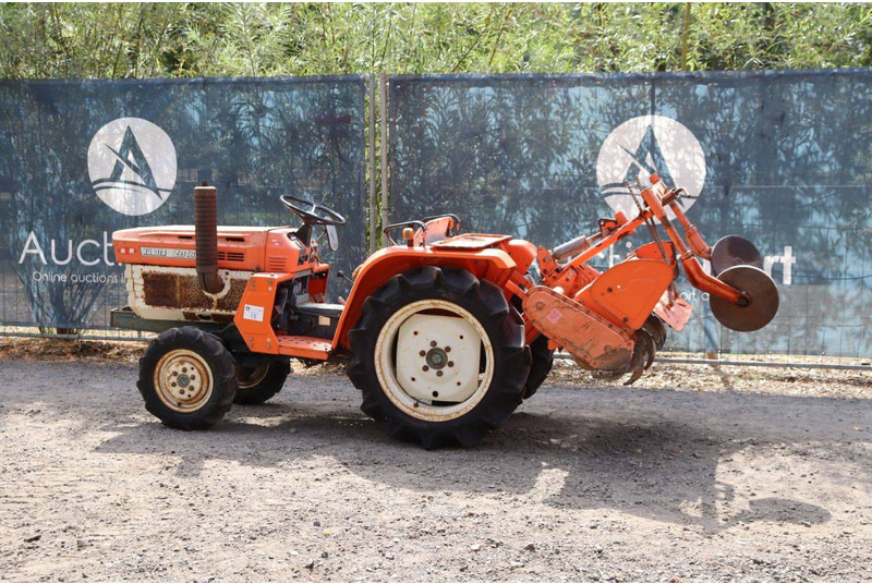 Kubota ZB1600 - جرار: صورة 3 Kubota ZB1600 - جرار: صورة 3