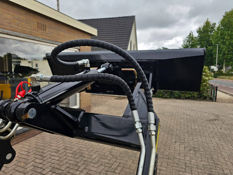 اللودر المجنزر للبيع LRT460: صورة 8 اللودر المجنزر للبيع LRT460: صورة 8