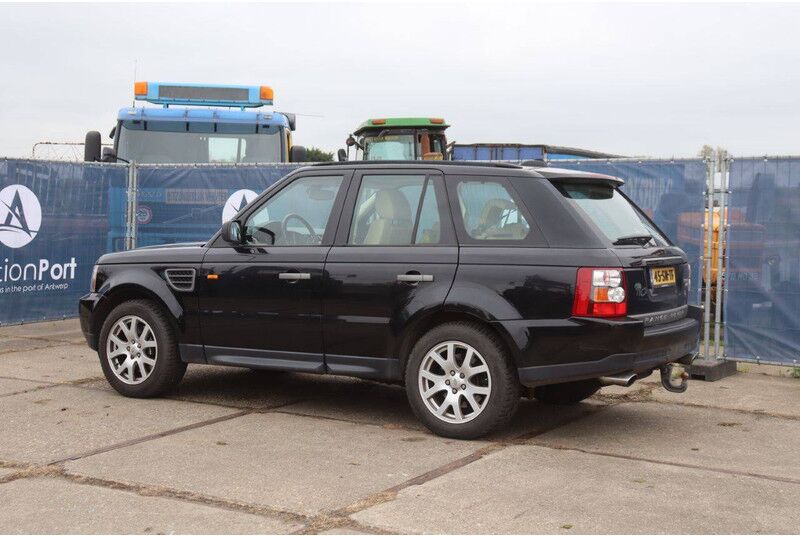 Land Rover Range Rover Sport HSE - سيارة دفع رباعي: صورة 3 Land Rover Range Rover Sport HSE - سيارة دفع رباعي: صورة 3